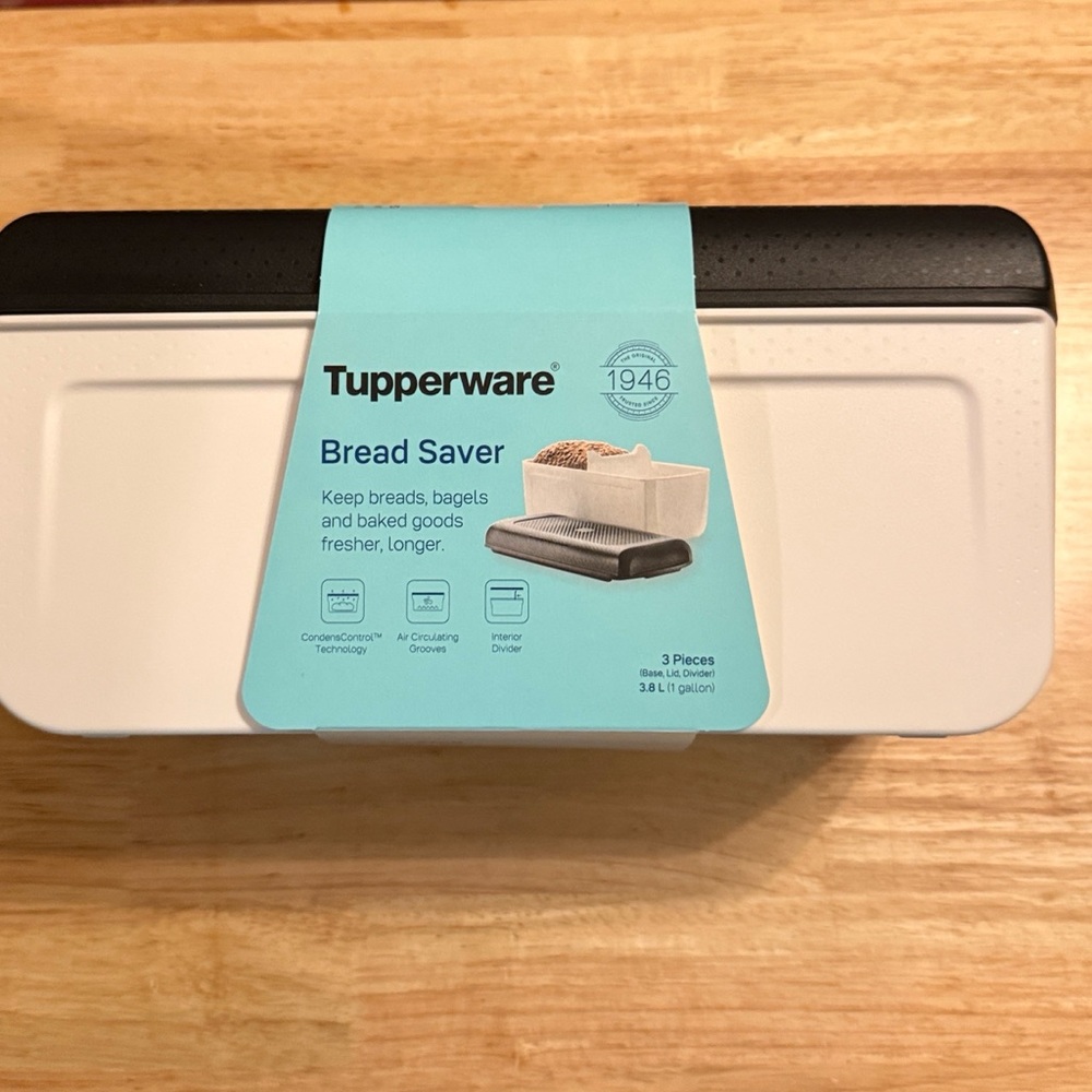 Tupperware Bread Saver with Black and White Design - Picture 2 of 2